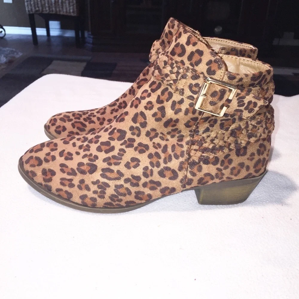 Weeboo ankle braided strap leopard bootie